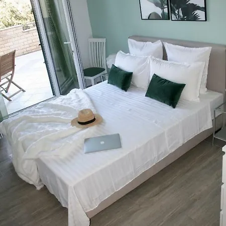 玛琳尼莎公寓 公寓 *