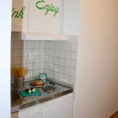 玛琳尼莎公寓 *