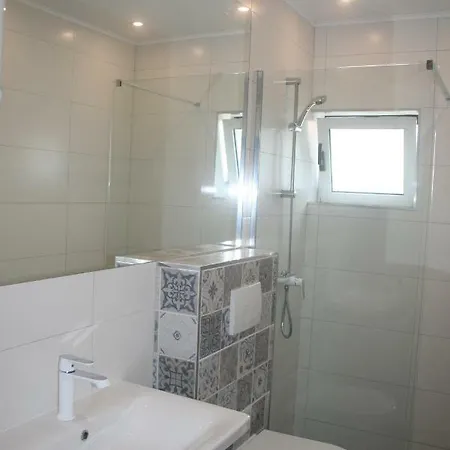 玛琳尼莎公寓 *