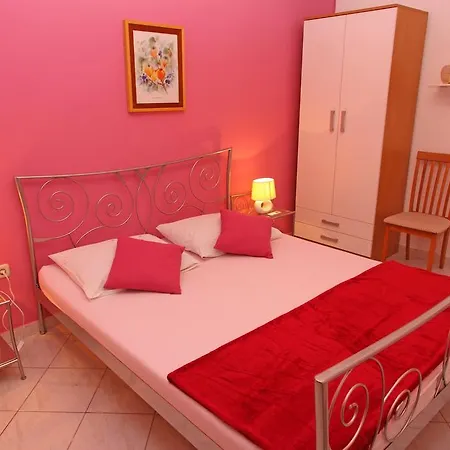 Apartament Marinesa *