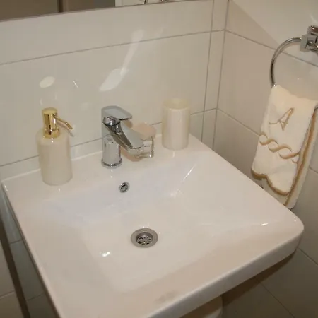 Marinesa Apartment *