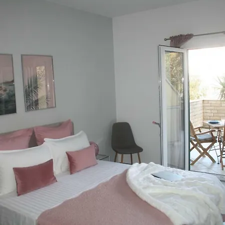 Marinesa Apartment