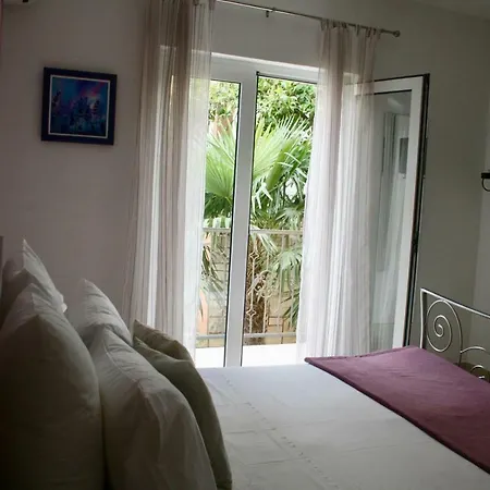 Marinesa Apartment *